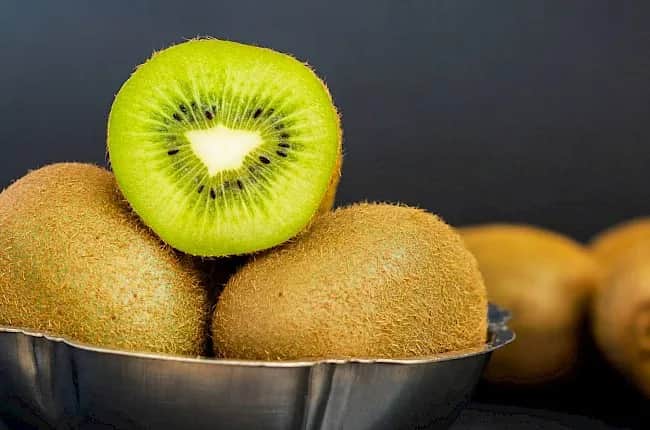Ile kcal ma kiwi? Poznaj kaloryczność i wartości odżywcze owocu