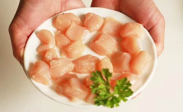 Ile kcal ma pierś z kurczaka? Poznaj dokładną wartość kaloryczną