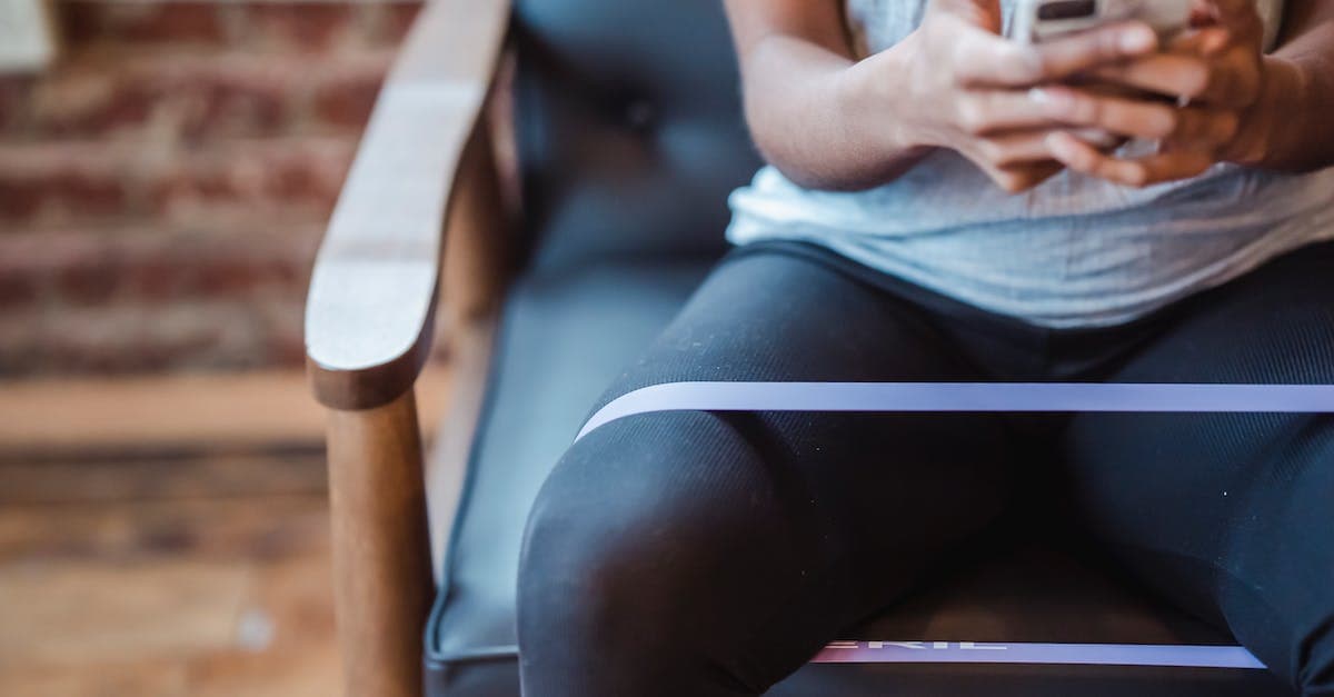 Domowy trening siłowy z elastyczną taśmą - ćwiczenia