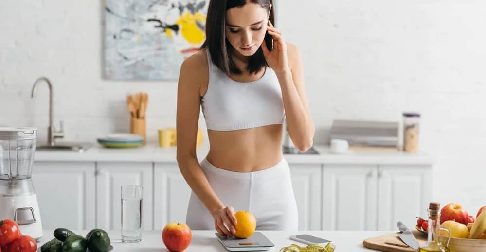 Ile kalorii na redukcji? Skuteczna dieta odchudzająca krok po kroku