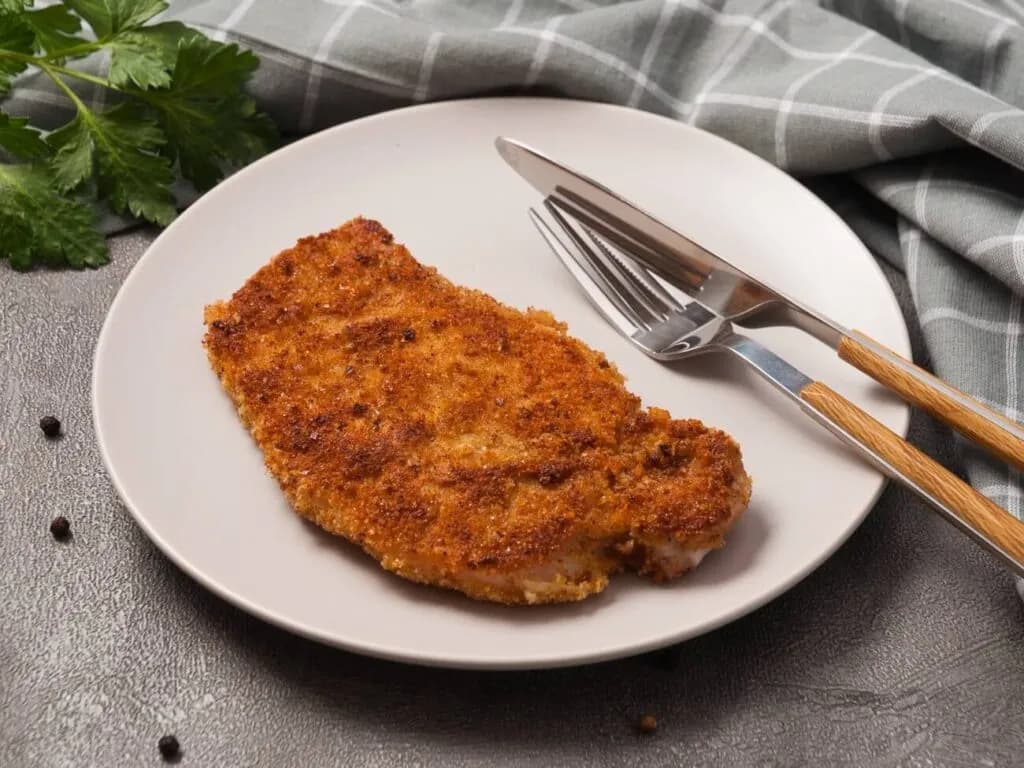 Ile kcal ma schabowy? Zaskakująca kaloryczność polskiego dania